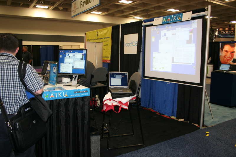 Haiku Booth at Linux World 2008